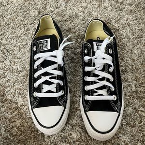 Black Low Rise Converse
